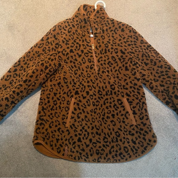 Leopard Print Sherpa Pullover - Picture 3 of 3